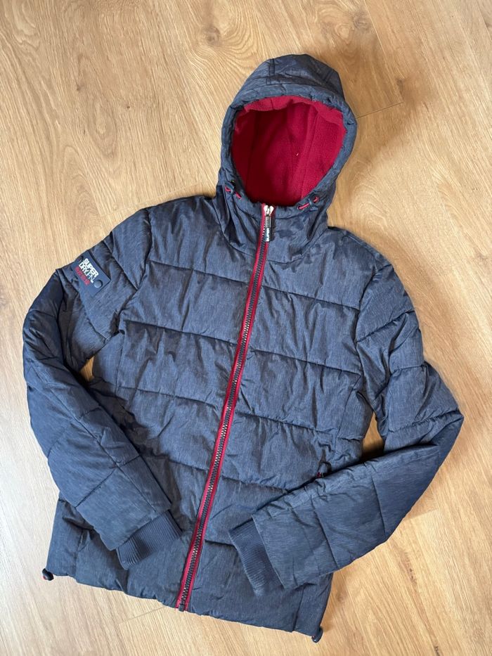 Doudoune à capuche Superdry bleu marine et rouge - photo numéro 2