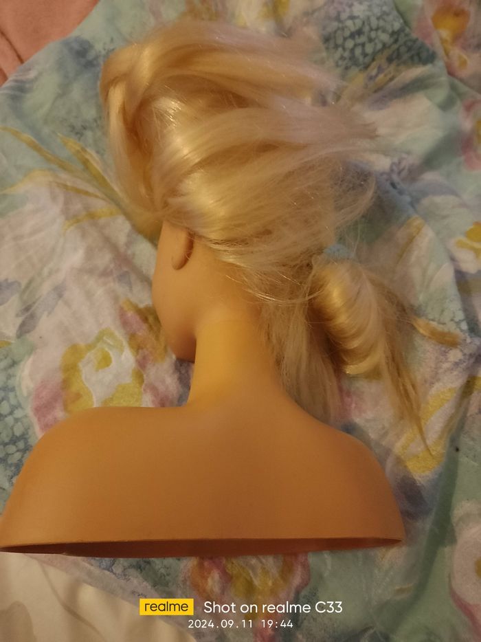 Tête a coiffer très bonne état - photo numéro 2