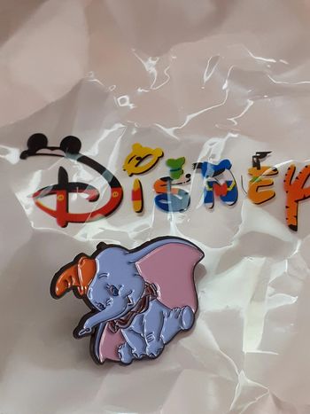 Pin's/broche Disney représentant Dumbo l'éléphant