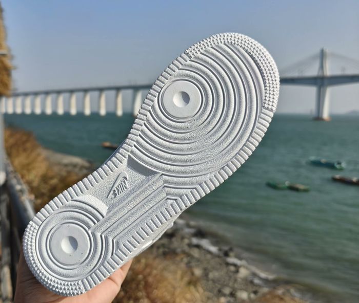 Nike Air Force 1 Low '07 White taille :41 - photo numéro 5