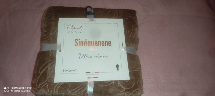 Plaid neuf marque Sinequanone couleur taupe