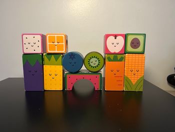 Jeu d’éveil en bois – 11 pièces colorées 🍎🥕