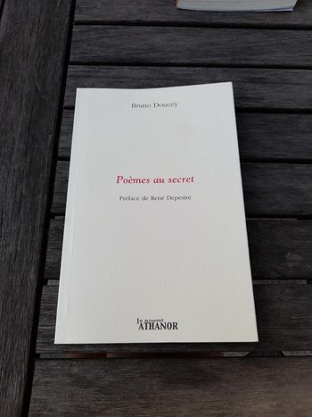 Livre Poèmes au secret Bruno Doucey