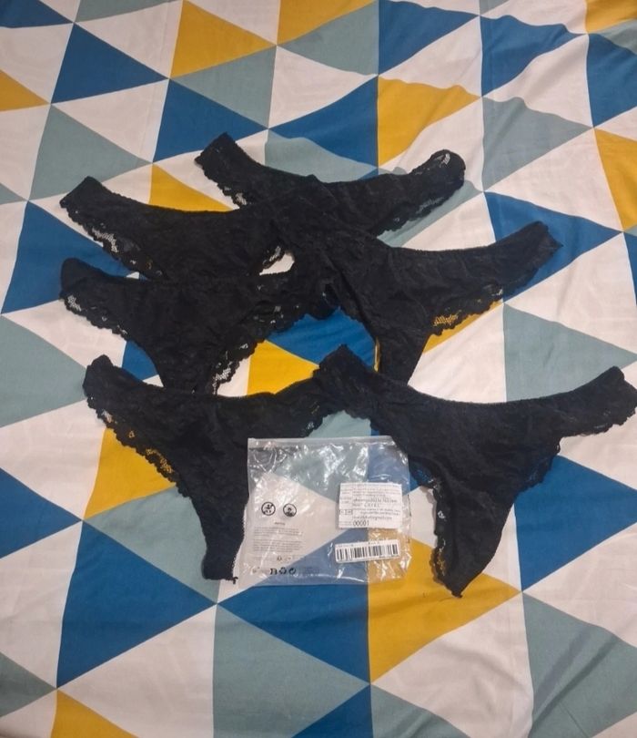 Strings dentelle