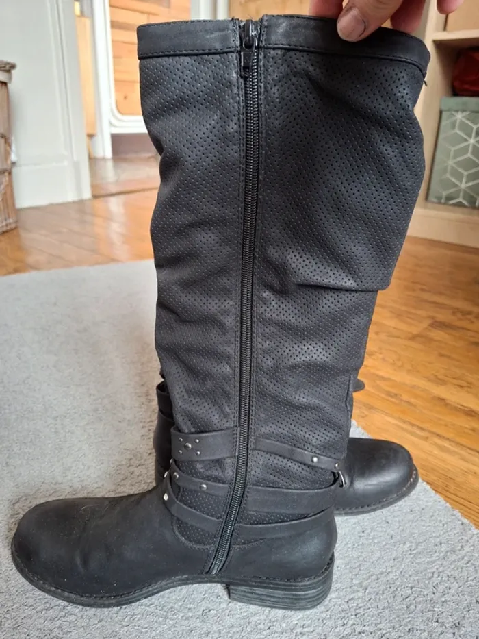 Bottes noires plates avec lanières - photo numéro 3