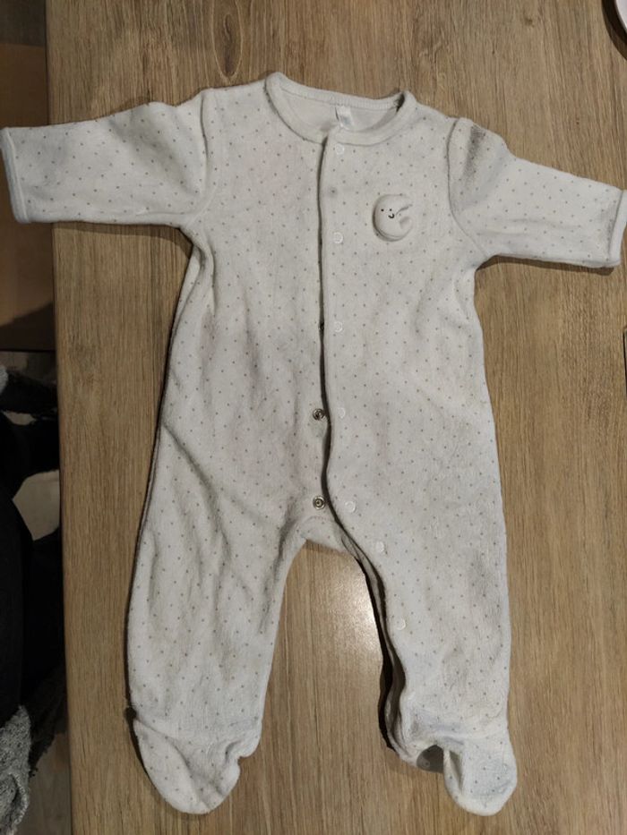 Ensemble pyjama, bonnet, bavoir