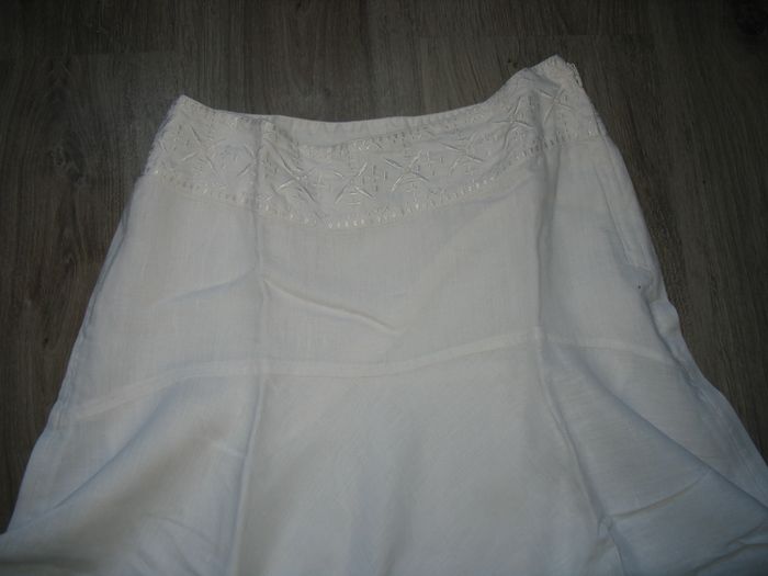 JUPE MI LONGUE BLANCHE "H&M" - TAILLE 38 - n°05 - photo numéro 4