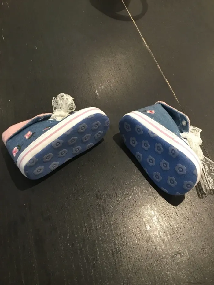 Chaussures bébé 6-9 - photo numéro 4