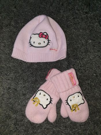Lot bonnet + moufles Hello Kitty H&M 6 mois