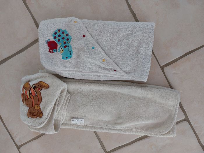 Deux sorties bain bébé Carré Blanc
