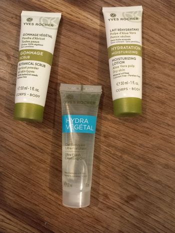 Lot cosmétiques yves rochers