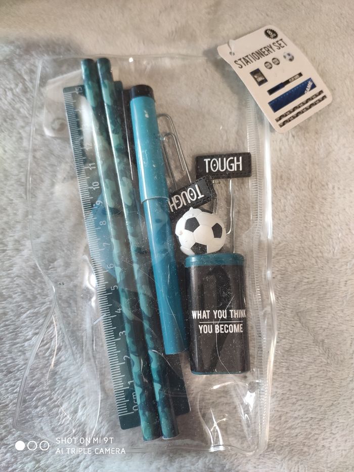 Lot de fournitures scolaires thème football - photo numéro 3