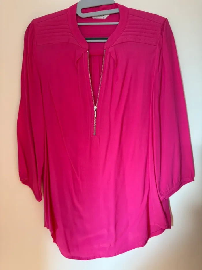 Blouse naf naf avec fermeture sur le col