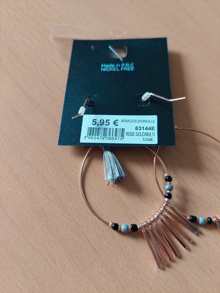 Boucles d'oreille etam dorée et rose neuves - photo numéro 2