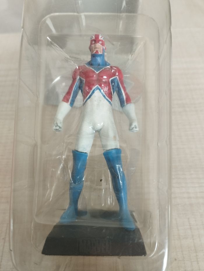 Figurine Marvel Captain britain en plomb - photo numéro 2