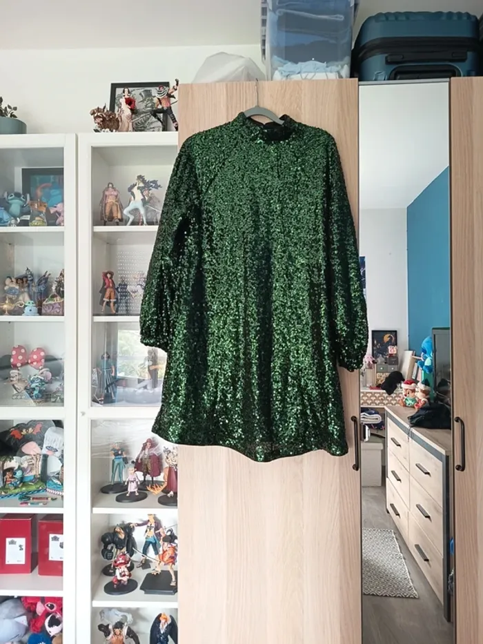Robe habillé verte en sequins / paillettes neuf H&M- Taille S 36 - photo numéro 3