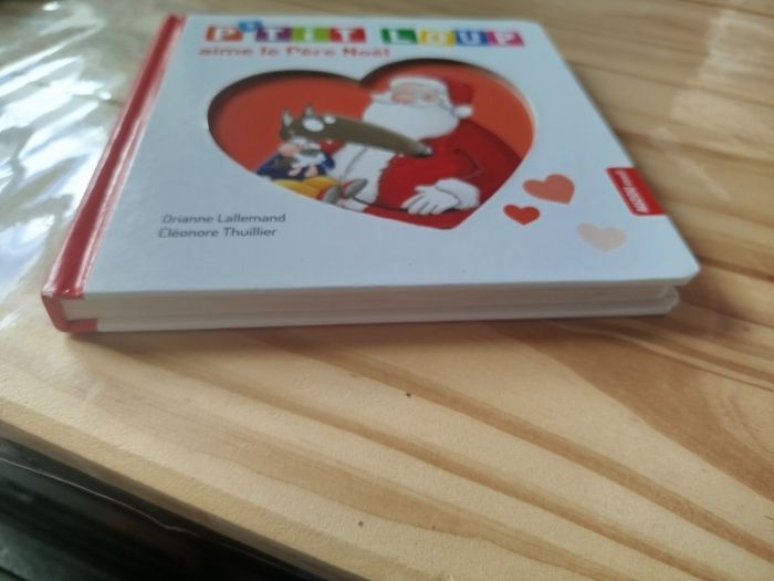 P'tit loup aime le père noël - photo numéro 2