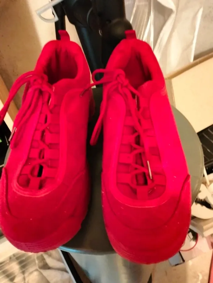 Tennis rouge - photo numéro 2