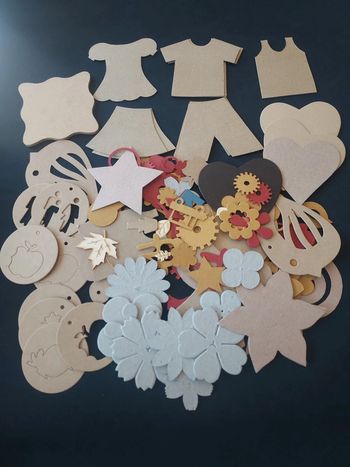 Lot de décorations pour scrapbooking en cartons