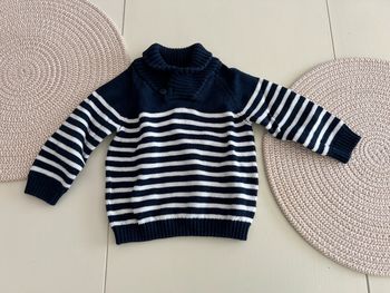 Pull rayé bleu marine et blanc
