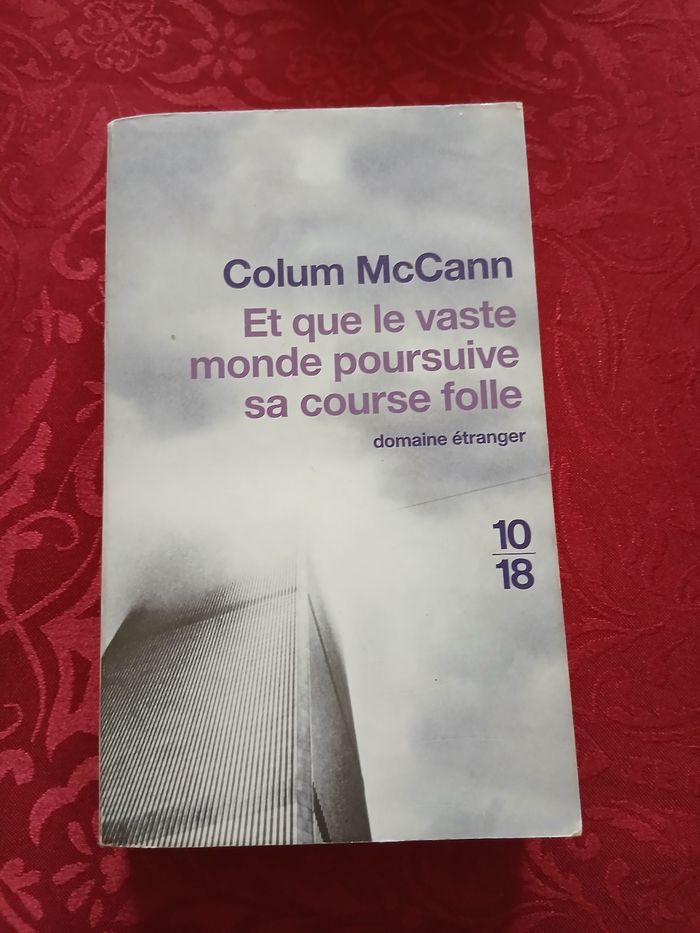 Livre et que le vaste monde poursuive sa course folle