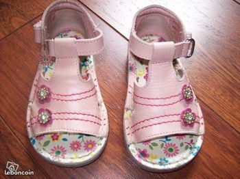 Jolies sandalettes pointure 21 NEUVES