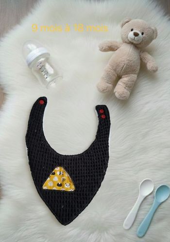 Bavoir bandana 9 mois à 18 mois Création fait main artisanale 