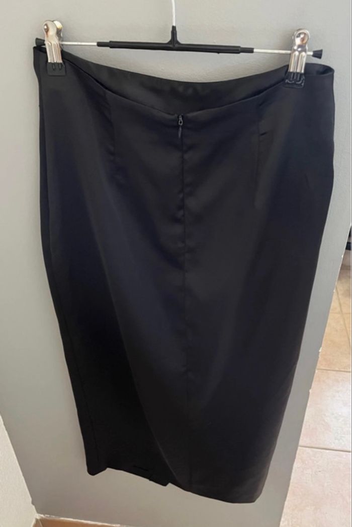 Jupe noire en satin Zara - photo numéro 4