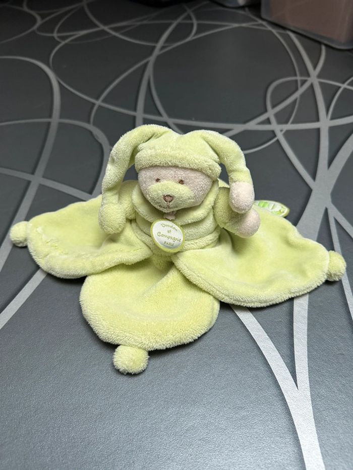 Doudou plat ourson vert pistache bonnet  Doudou et compagnie