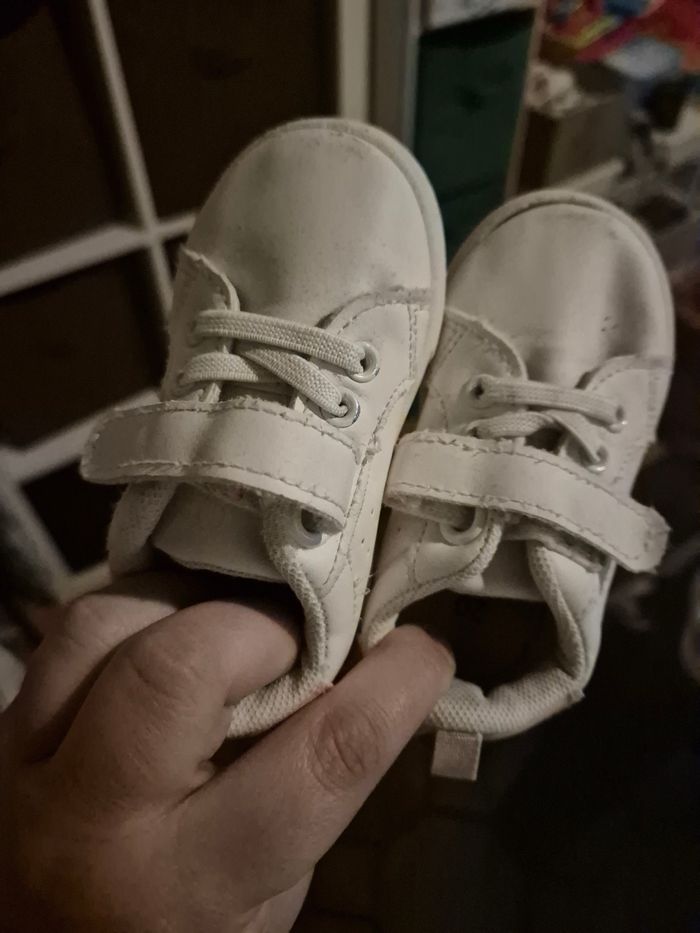Chaussure rose et blanc fausse adidas - photo numéro 2