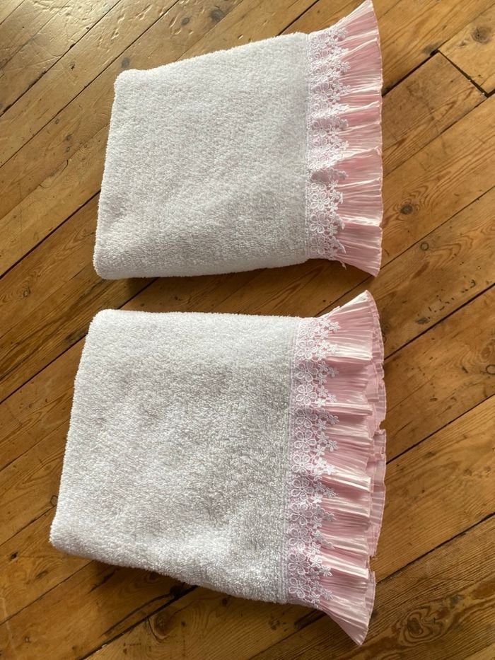 2 grands draps de bain avec dentelle 90 x 138 cm - photo numéro 2