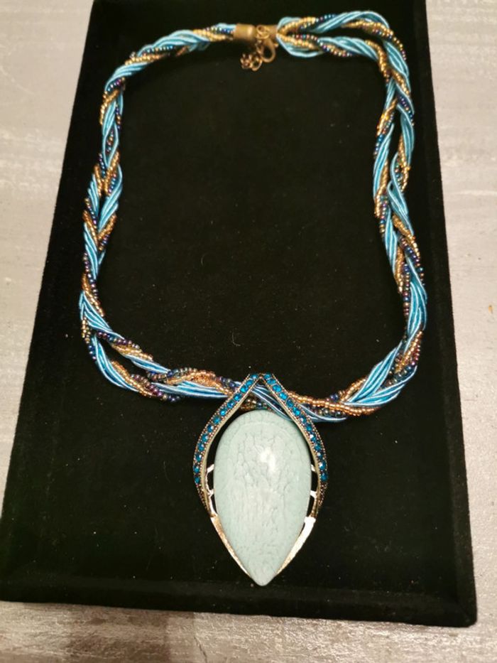 Collier style bohème chic bleu turquoise