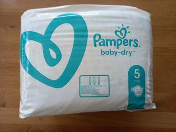 Couches pampers baby-dry taille5 (11-16kg)