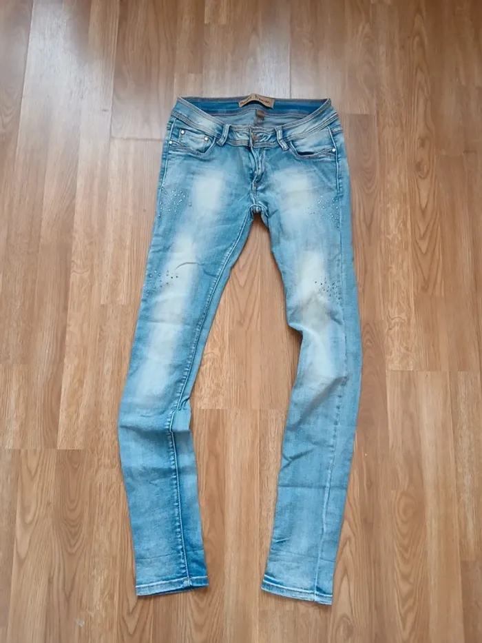 Jeans clair à paillettes Monday Premium taille 38