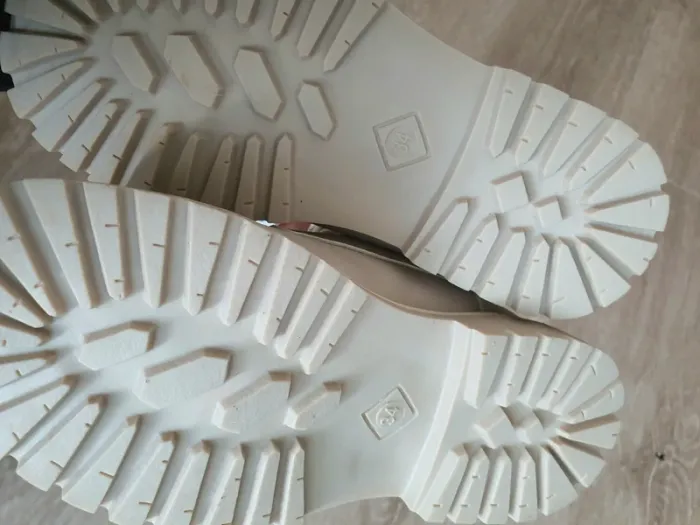 Bottines à lacets beiges taille 34 neuves - photo numéro 5