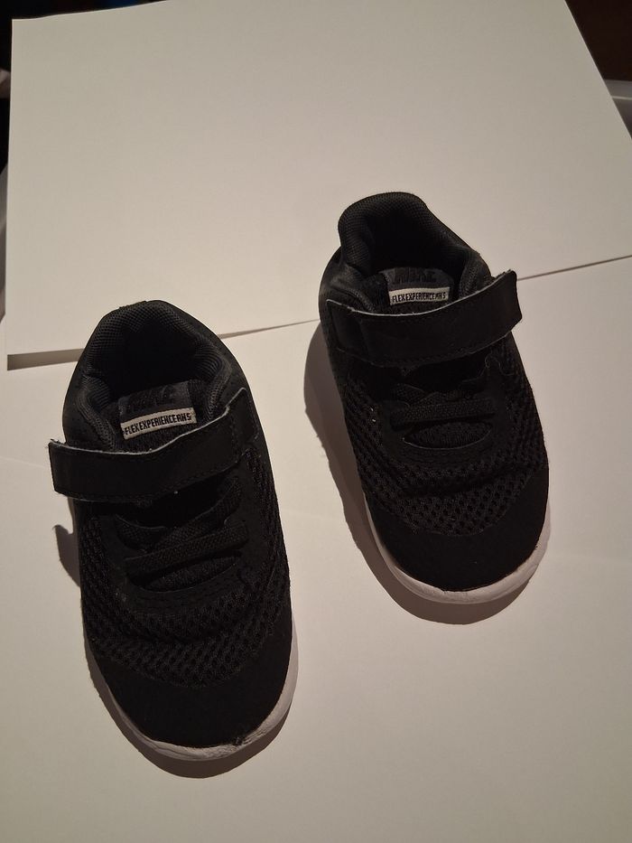 Baskets nike taille 25 - photo numéro 2