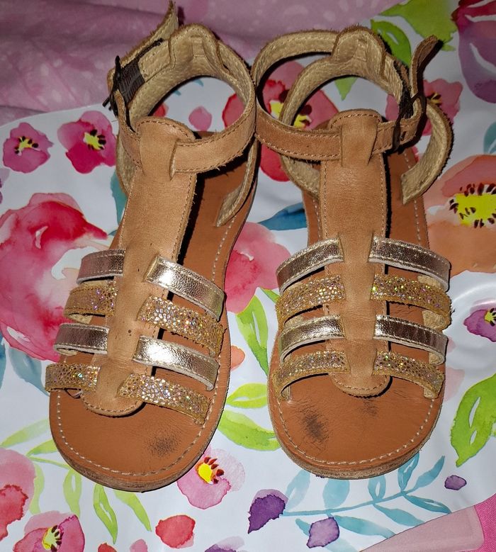 Sandales claquettes fille P 29