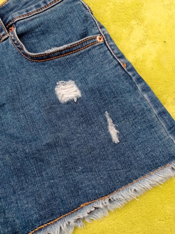 Short en jean bleu Jennyfer taille 38 - photo numéro 2