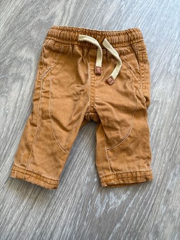 Pantalon marron 1 mois