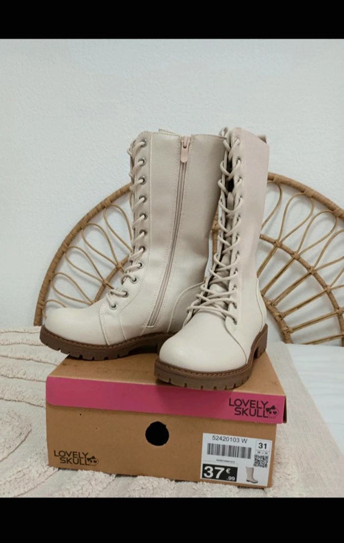 Bottes beige zippées neuves dans leur boîte d'origine 🏷  Pointure 31
