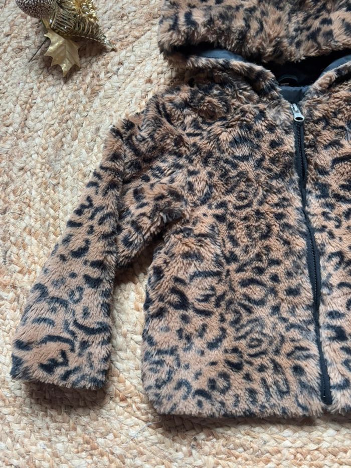 🌺Veste avec capuche en fausse fourrure au motif léopard marron et noir Taille 24mois/92cm🌺 - photo numéro 3
