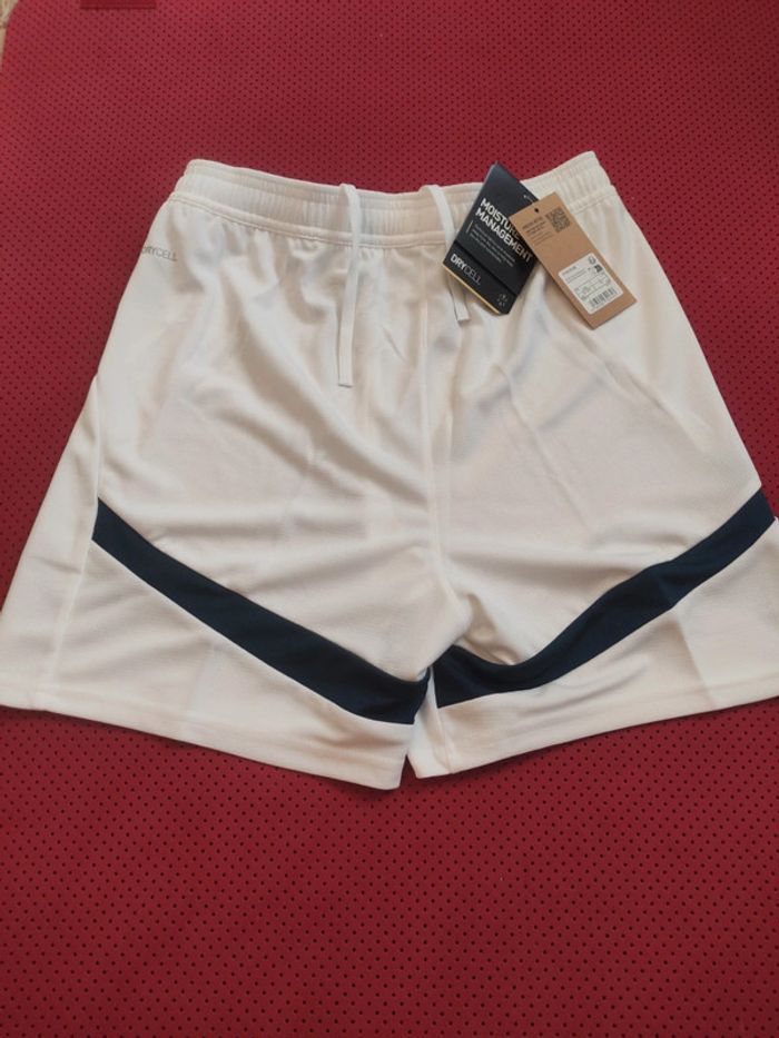 Short de foot Manchester City, Puma Authentique Officiel taille enfant 13/14 ans, Neuf - photo numéro 9
