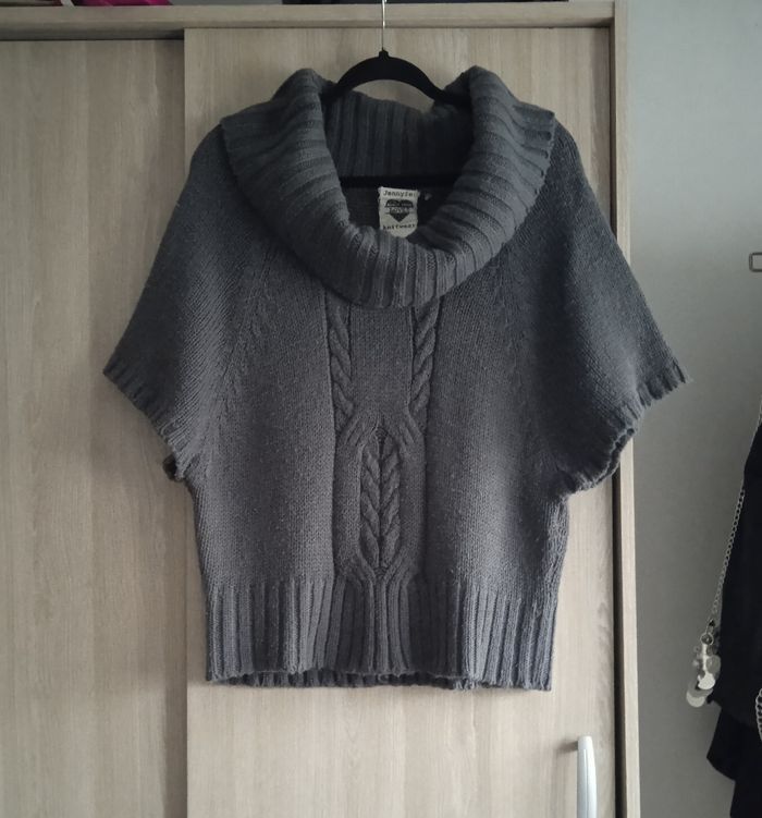 Jolie pull col roulé couleur gris