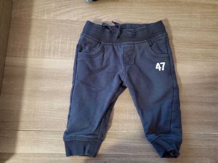 Lot de 4 pantalons et 1 short bébé garçon 6 mois - photo numéro 5