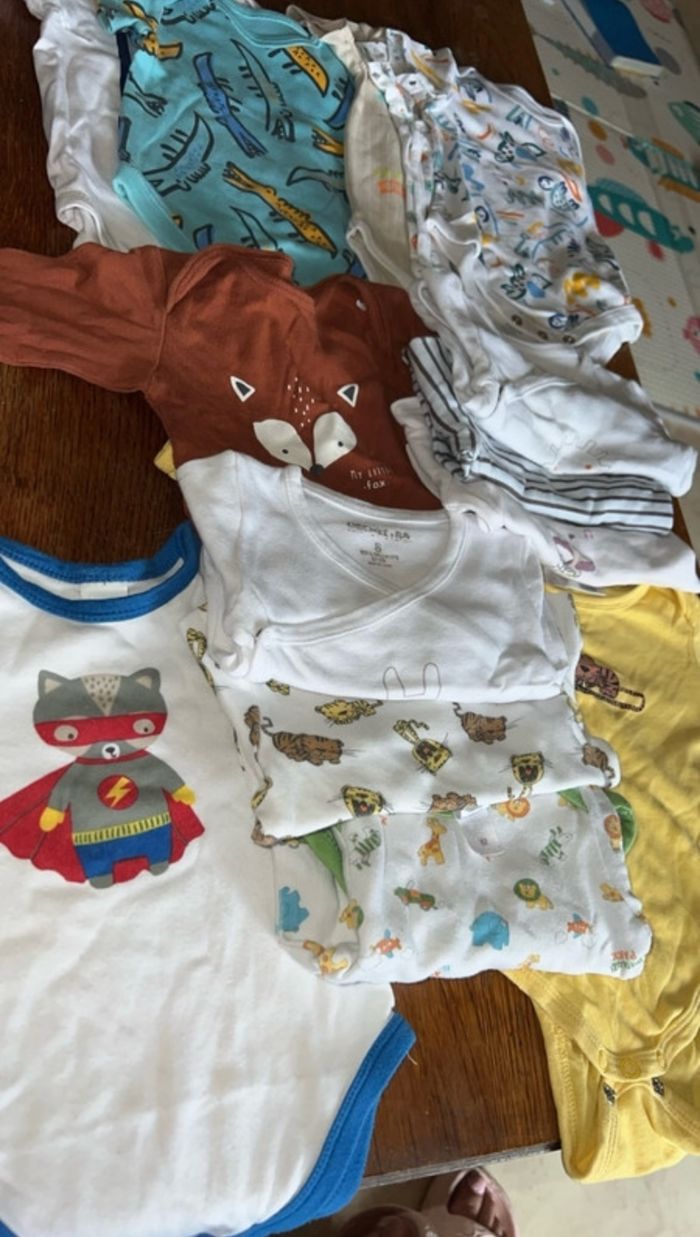 Lot 14 bodies 6 mois - photo numéro 2