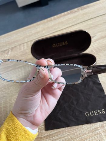 Lunette Guess