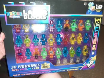 Coffret de 30 figurines neuves