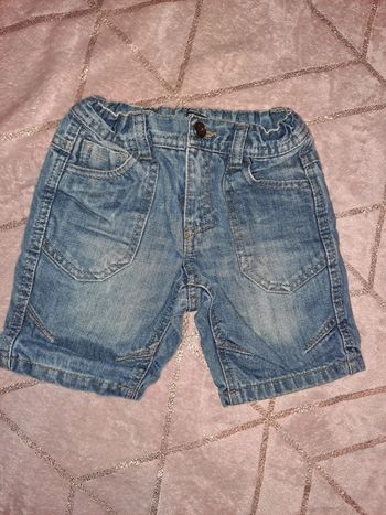 Short jeans tape à l'oeil