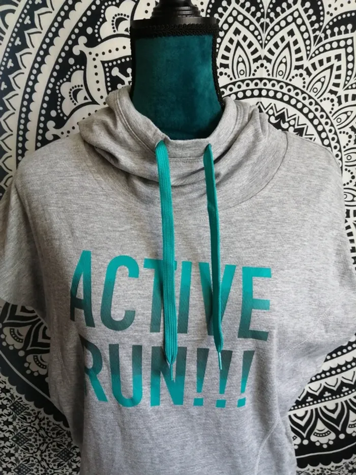 Tee-shirt de sport à capuche gris avec écriture turquoise / crivit / (S) - photo numéro 3