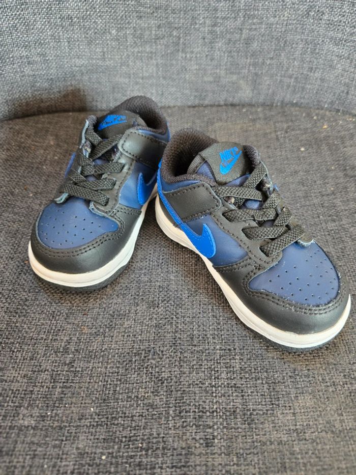 Jolie dunk Nike pointure 21 - photo numéro 2